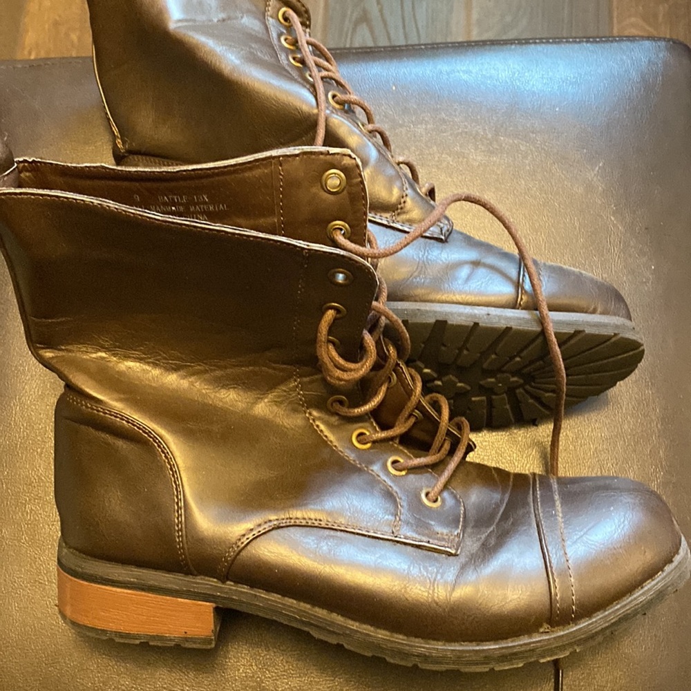Shoes - Picture 2 of 3